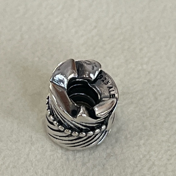 Pandora Curled Leaf Feather Charm - Picture 2 of 4